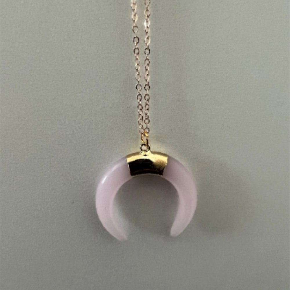 Beautiful Pink Quartz Horn Pendant Chain Necklace